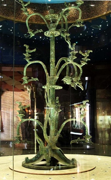 强蜗牛神秘贵重品的原型青铜神树